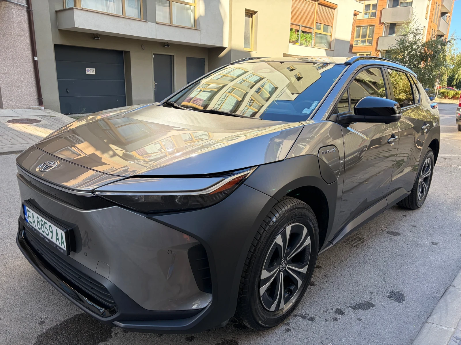 Toyota bZ4X, снимка 8 - Автомобили и джипове - 56179847