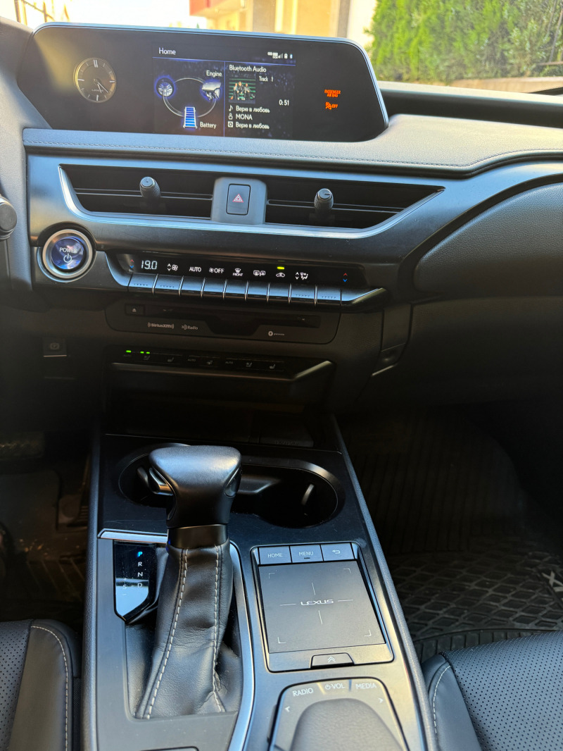 Lexus UX 250h 1ви собственик / 18000 км / 4х4, снимка 11 - Автомобили и джипове - 46217065
