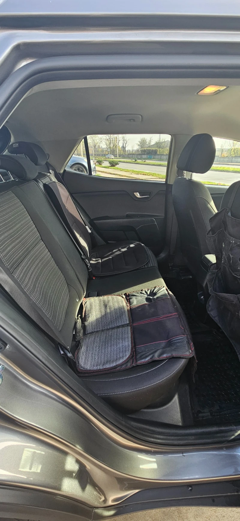 Kia Stonic, снимка 8 - Автомобили и джипове - 52597877