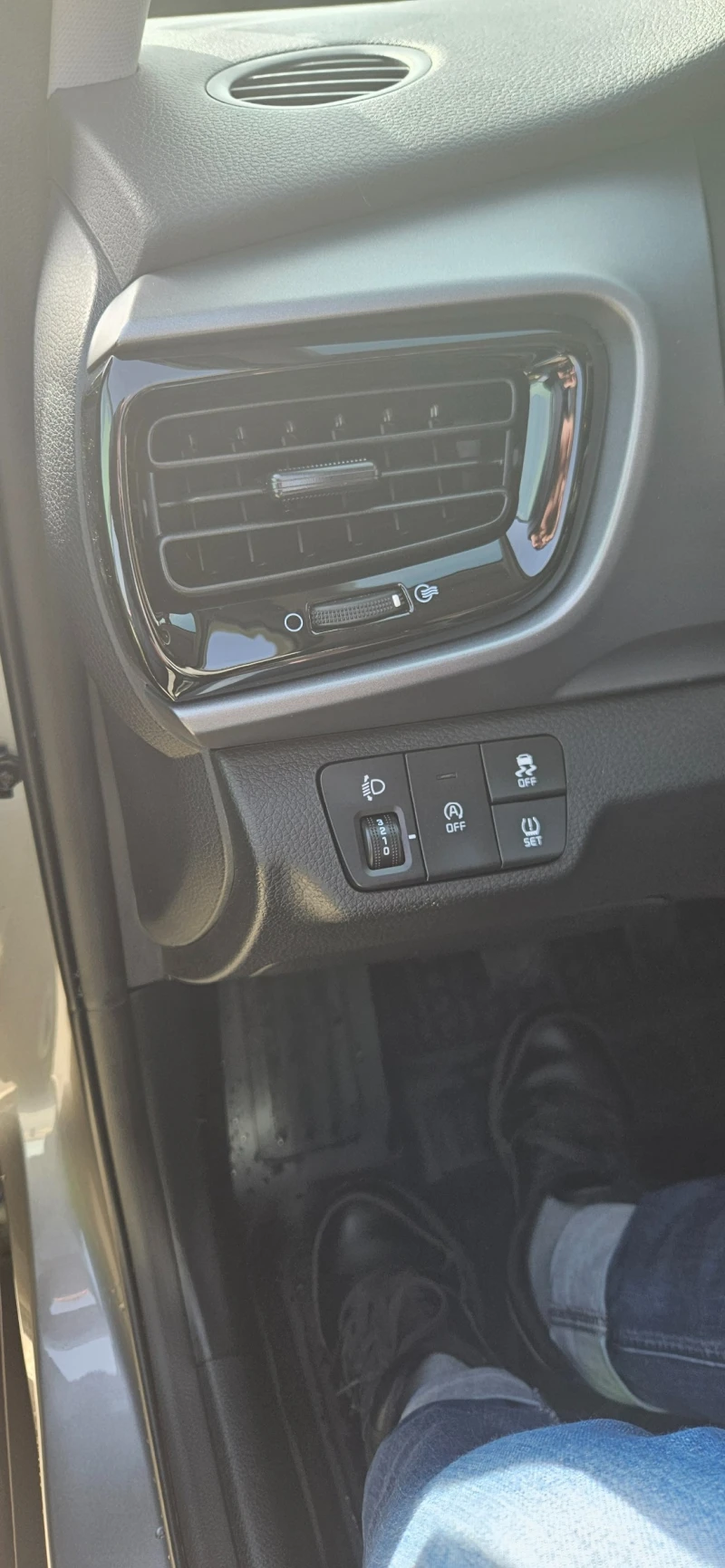 Kia Stonic, снимка 14 - Автомобили и джипове - 52597877