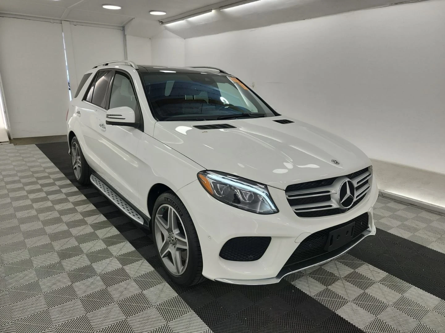 Mercedes-Benz GLE 400 2018 4Matic* AMG Line * Pano* Blind Spot