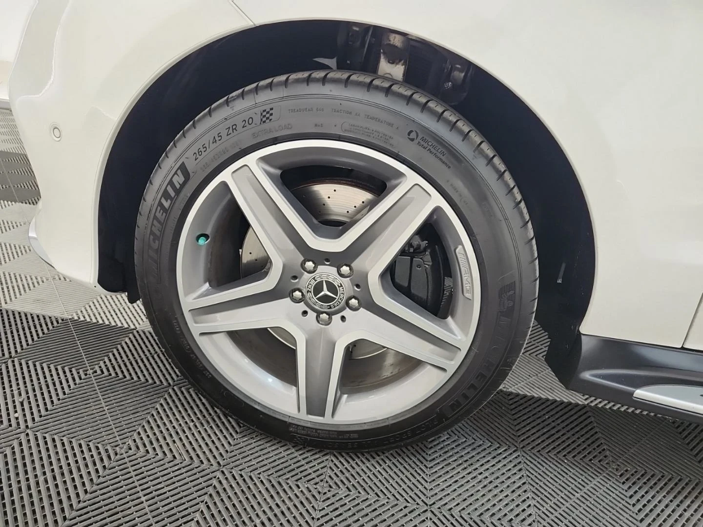 Mercedes-Benz GLE 400 2018 4Matic* AMG Line * Pano* Blind Spot, снимка 13 - Автомобили и джипове - 54679164