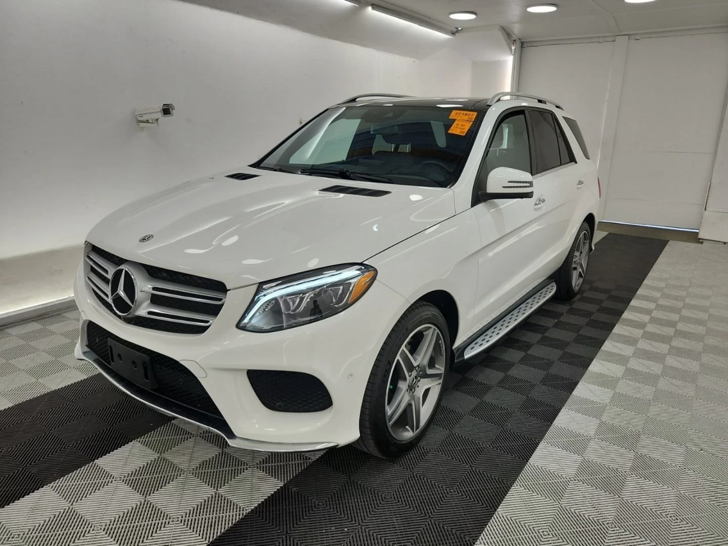 Mercedes-Benz GLE 400 2018 4Matic* AMG Line * Pano* Blind Spot, снимка 2 - Автомобили и джипове - 54679164