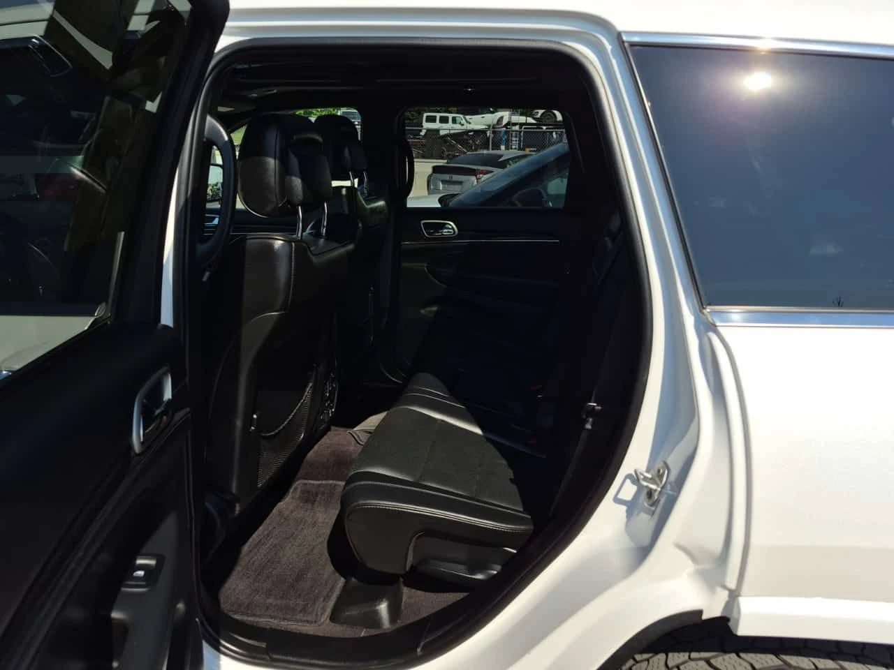 Jeep Grand cherokee * OVERLAND * КАМЕРА* ДИСТРОНИК* ШИБИДАХ* , снимка 12 - Автомобили и джипове - 54818773