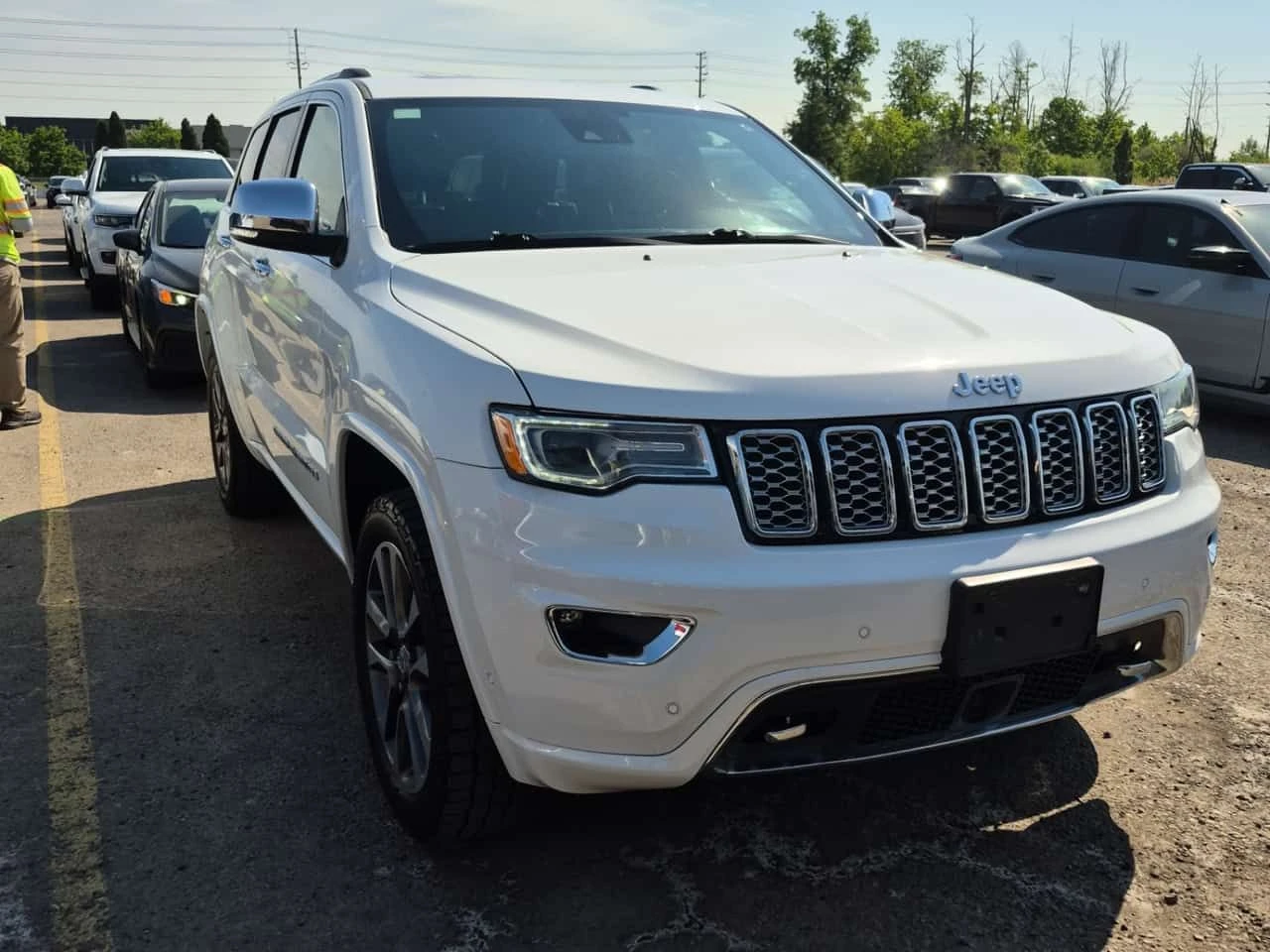 Jeep Grand cherokee * OVERLAND * КАМЕРА* ДИСТРОНИК* ШИБИДАХ* , снимка 2 - Автомобили и джипове - 54818773