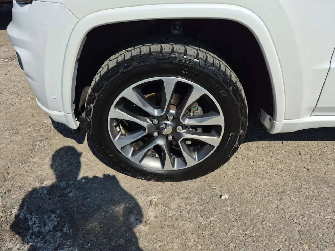 Jeep Grand cherokee * OVERLAND * КАМЕРА* ДИСТРОНИК* ШИБИДАХ* , снимка 6 - Автомобили и джипове - 54818773
