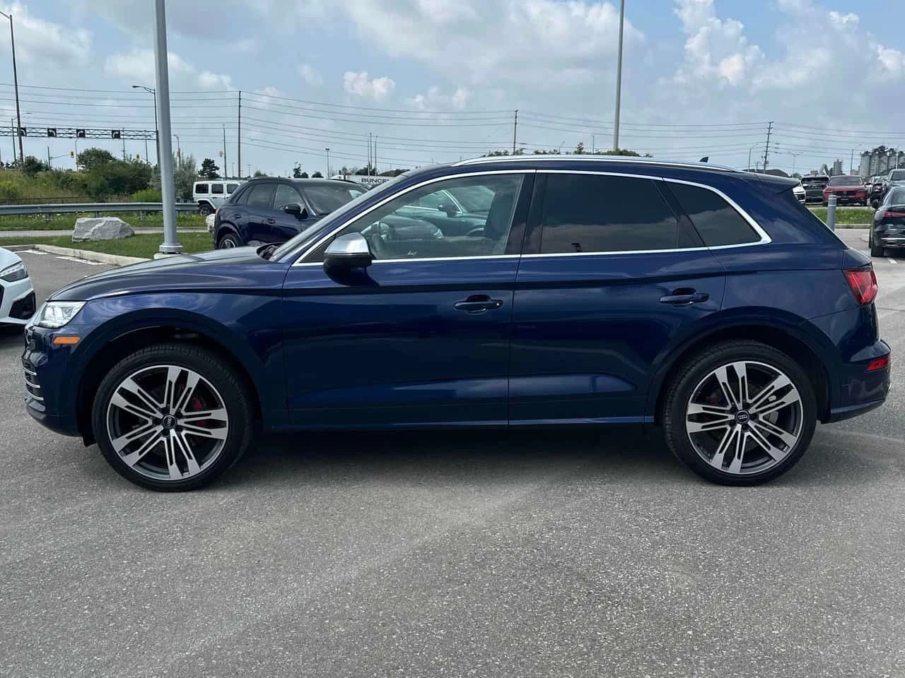 Audi SQ5 Technik | CARFAX | АВТОКРЕДИТ БЕЗ ПЪРВОНАЧАЛНА , снимка 3 - Автомобили и джипове - 55601602