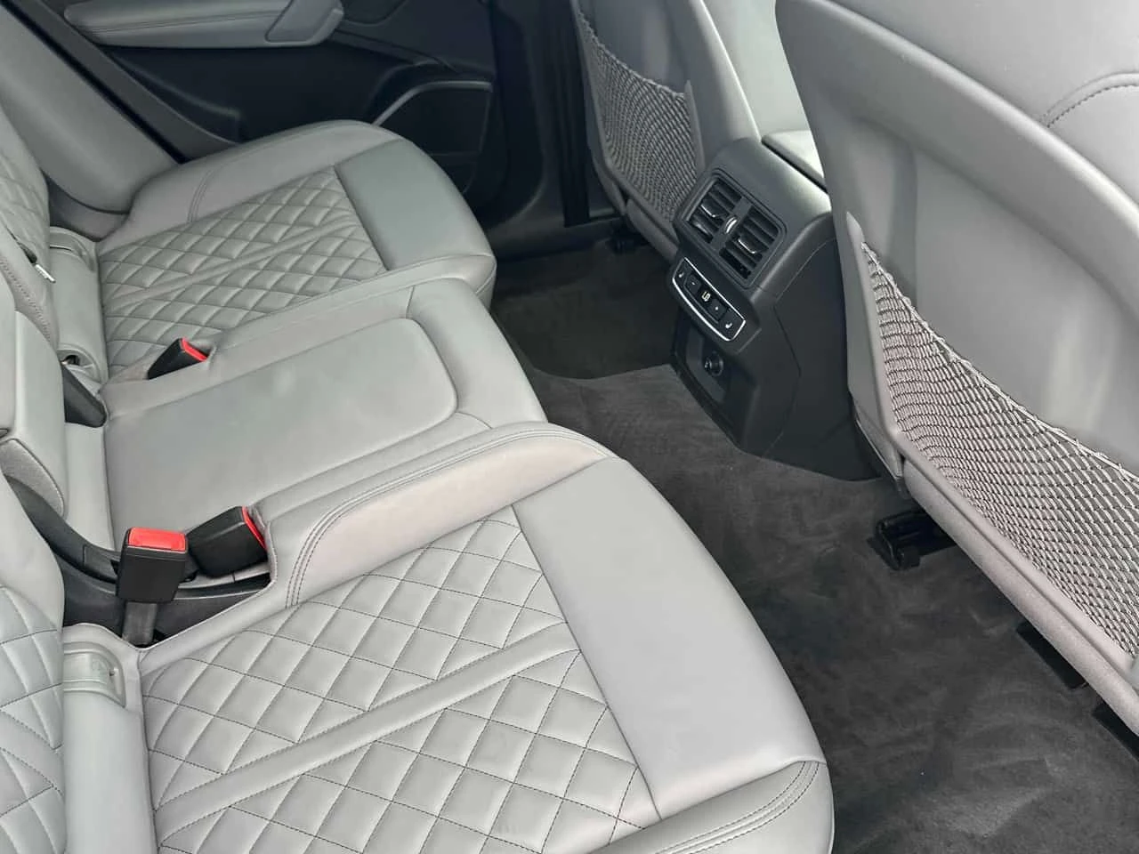 Audi SQ5 Technik | CARFAX | АВТОКРЕДИТ БЕЗ ПЪРВОНАЧАЛНА , снимка 10 - Автомобили и джипове - 55601602