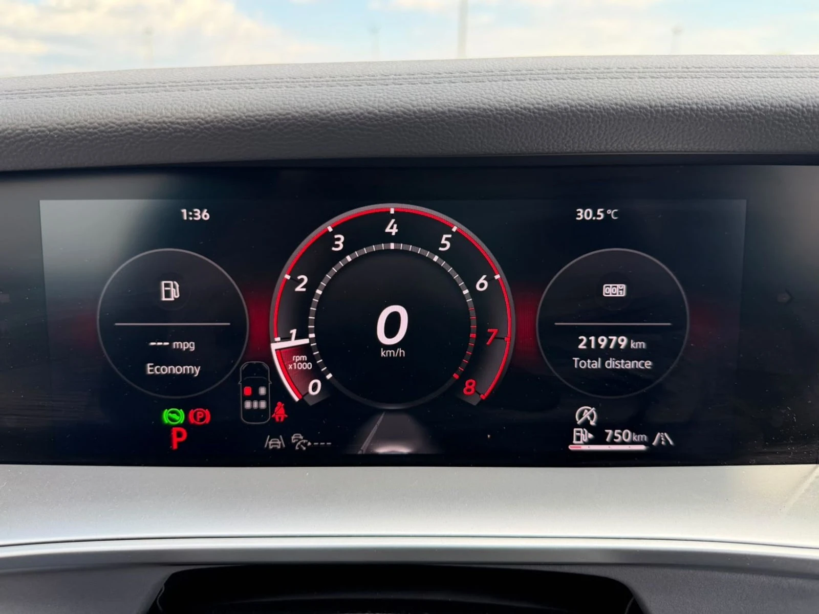 VW Tiguan Comfortline R-Line Black Edition, снимка 11 - Автомобили и джипове - 56330018