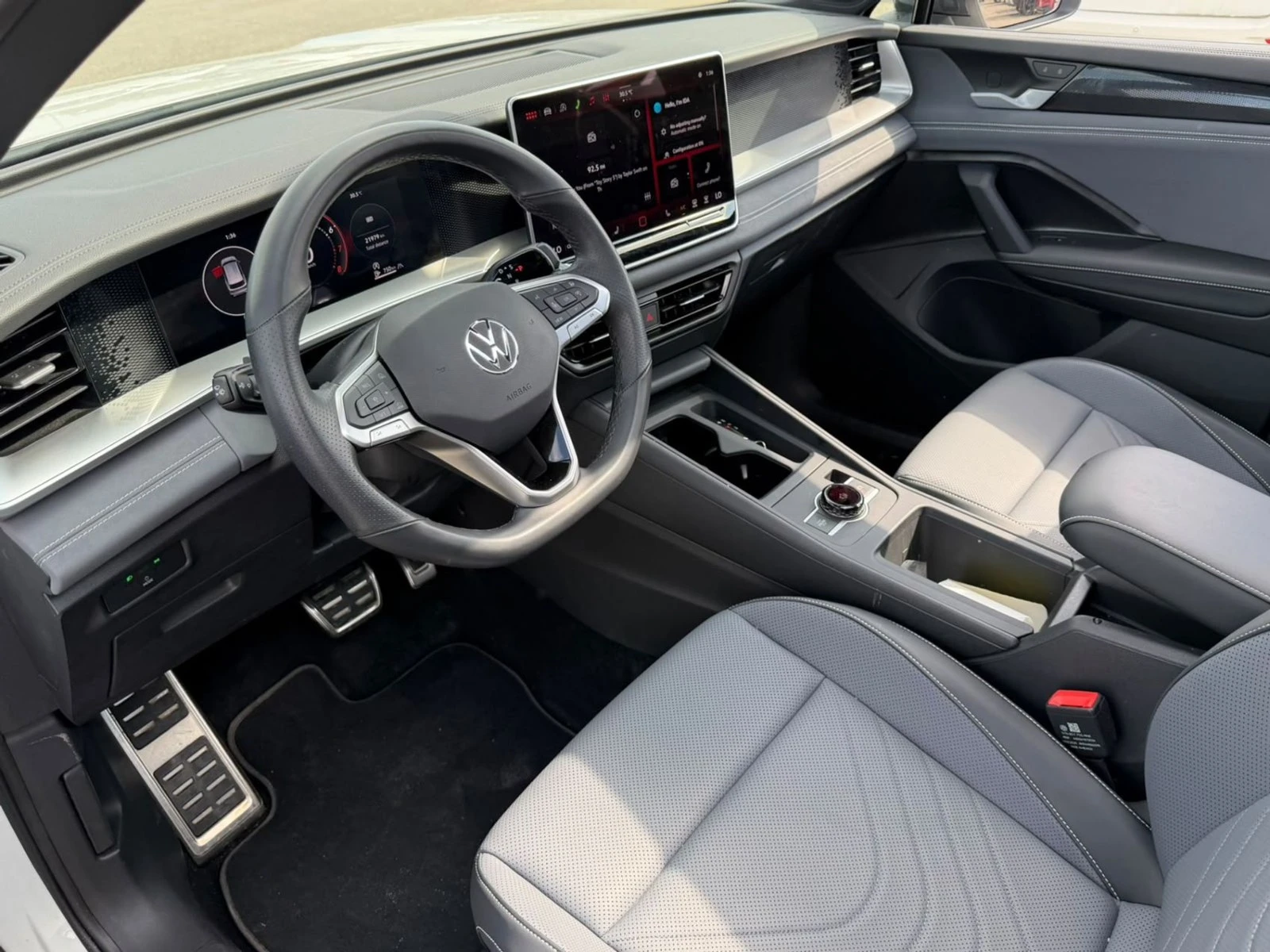 VW Tiguan Comfortline R-Line Black Edition, снимка 10 - Автомобили и джипове - 56330018