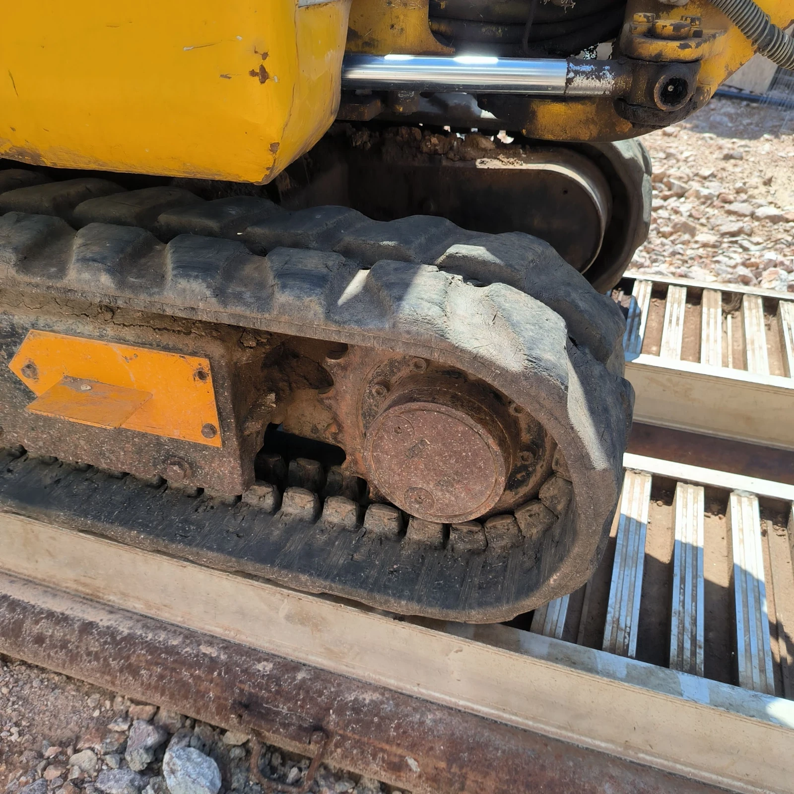 Багер JCB 8015, снимка 5 - Индустриална техника - 54966981