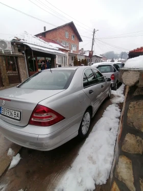 Mercedes-Benz 200 Лек автомобил, снимка 2