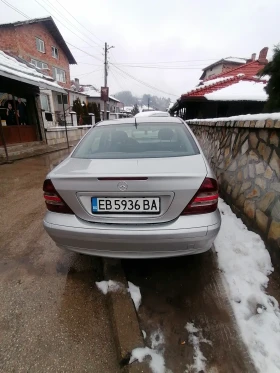 Mercedes-Benz 200 Лек автомобил, снимка 4