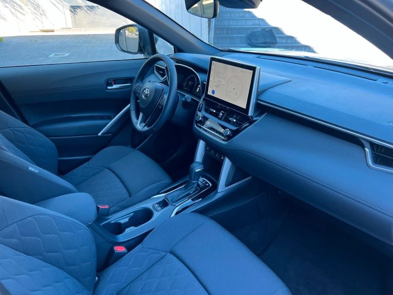 Toyota Corolla Cross HYBRID/140HP/LED/CAM/CARPLAY/293b, снимка 12 - Автомобили и джипове - 47632047