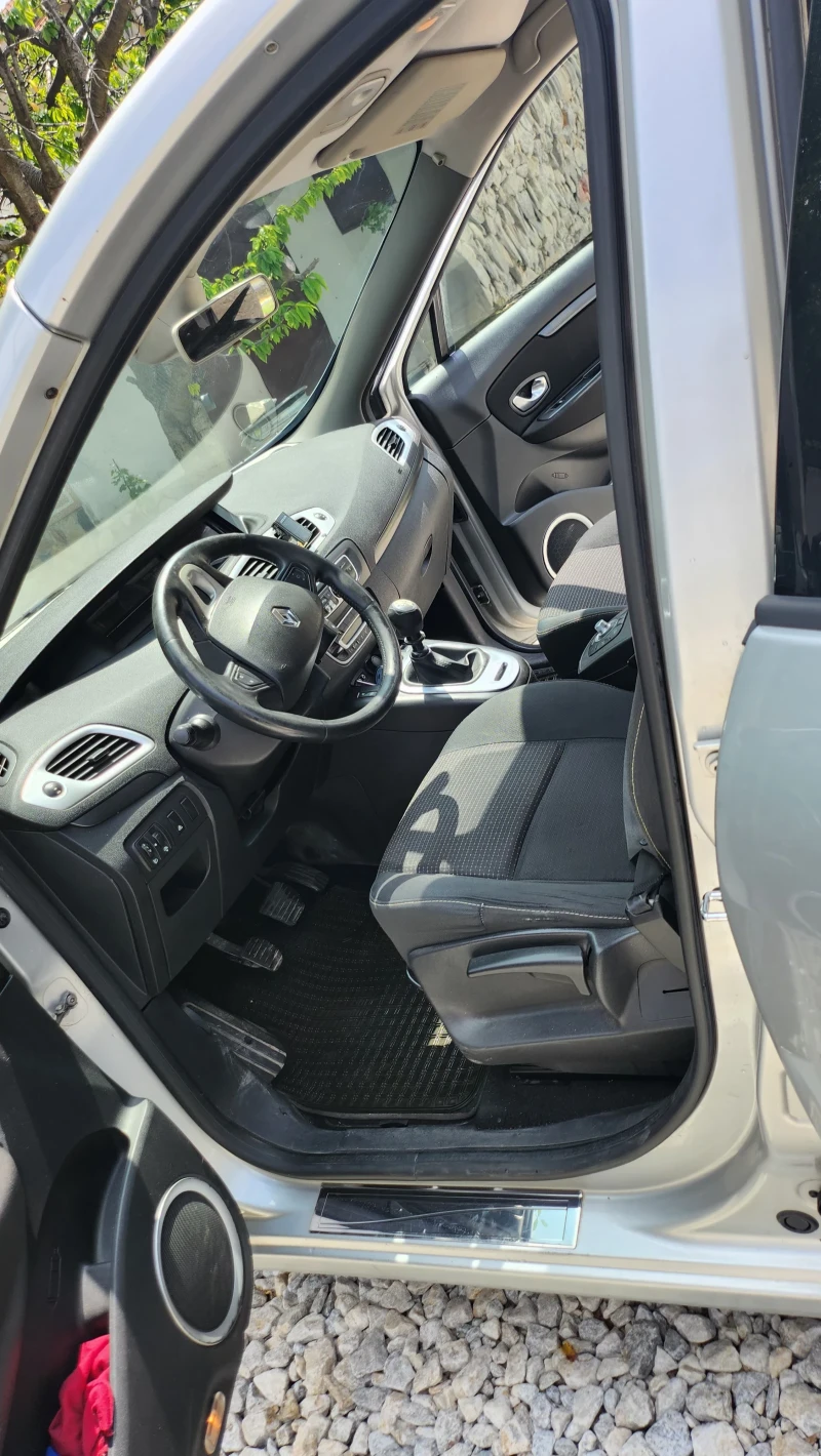 Renault Scenic, снимка 9 - Автомобили и джипове - 52672421