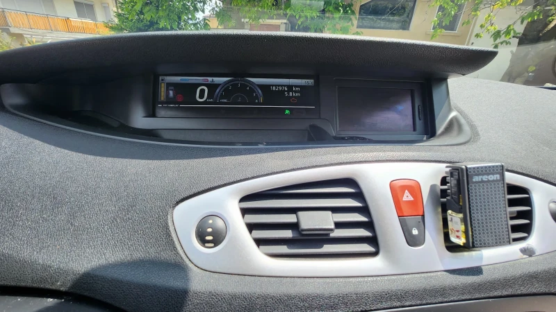 Renault Scenic, снимка 5 - Автомобили и джипове - 52672421
