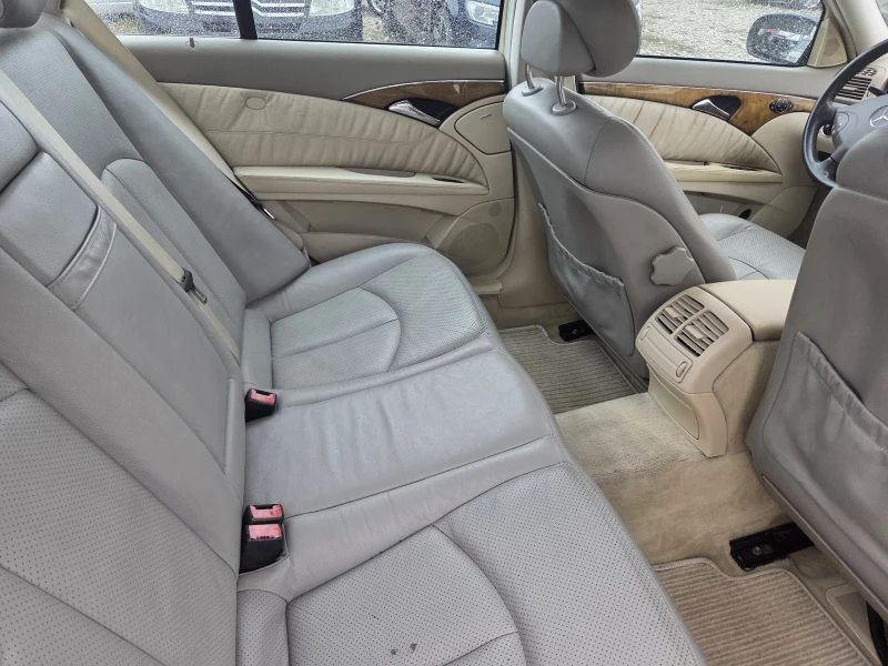 Mercedes-Benz E 220 Avantgarde* automat* , снимка 10 - Автомобили и джипове - 51963397