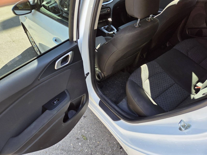 Kia Ceed, снимка 7 - Автомобили и джипове - 52116251