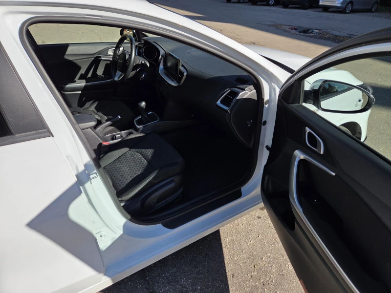Kia Ceed, снимка 8 - Автомобили и джипове - 52116251