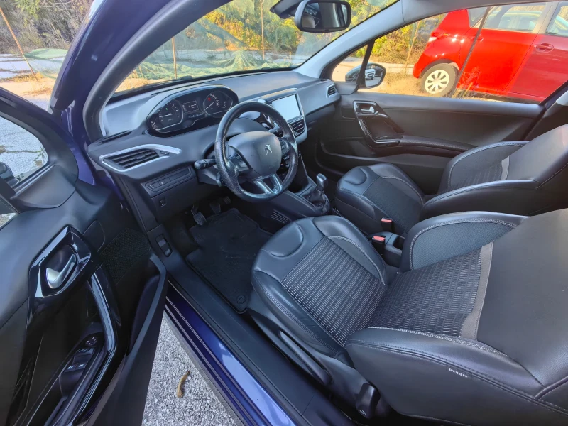 Peugeot 208 1.4 бензин 95 кс, Евро 5, Климатроник, Отлично , снимка 12 - Автомобили и джипове - 52215113