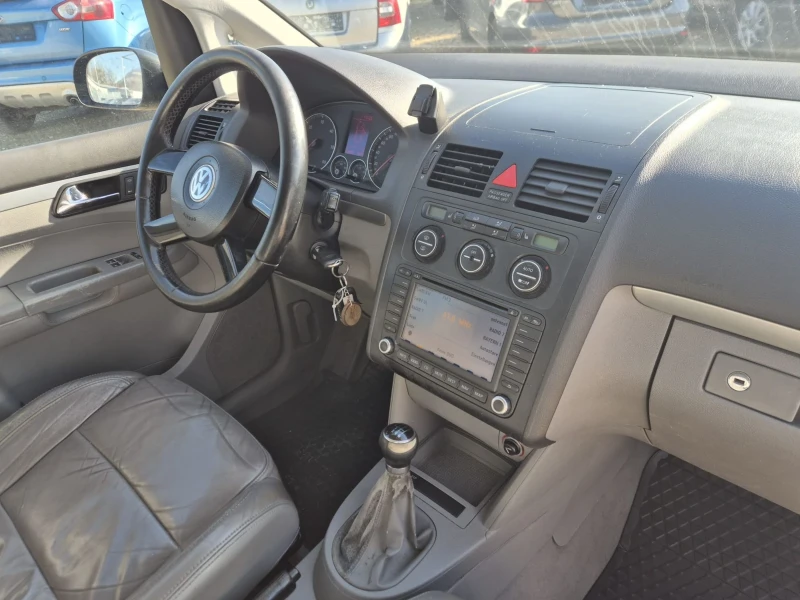 VW Touran 2.0TDI , снимка 9 - Автомобили и джипове - 52824871