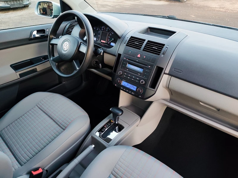 VW Polo 1.4i Автоматик 116000км., снимка 6 - Автомобили и джипове - 53113472