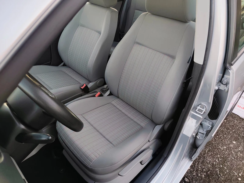 VW Polo 1.4i Автоматик 116000км., снимка 10 - Автомобили и джипове - 53113472