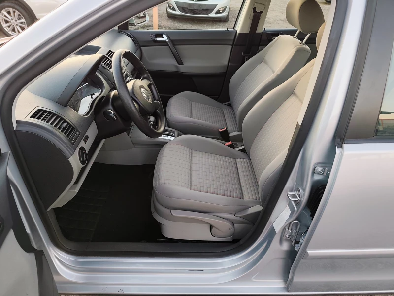 VW Polo 1.4i Автоматик 116000км., снимка 9 - Автомобили и джипове - 53113472