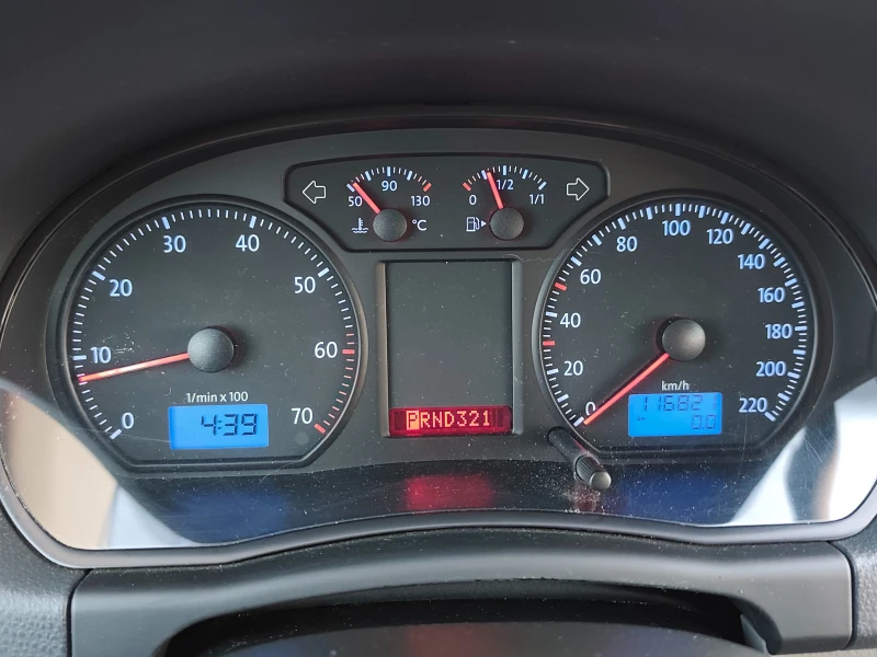 VW Polo 1.4i Автоматик 116000км., снимка 12 - Автомобили и джипове - 53113472