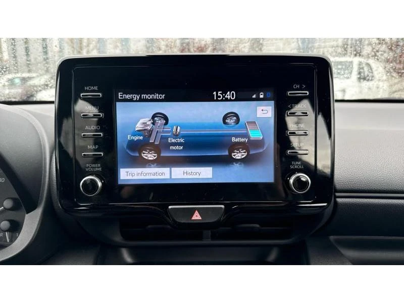 Toyota Yaris 1.5 HSD LIGHT, снимка 15 - Автомобили и джипове - 49719961