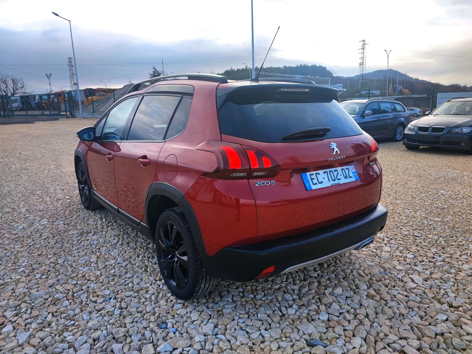 Peugeot 2008 1.2 e-THP GT Line - изображение 6