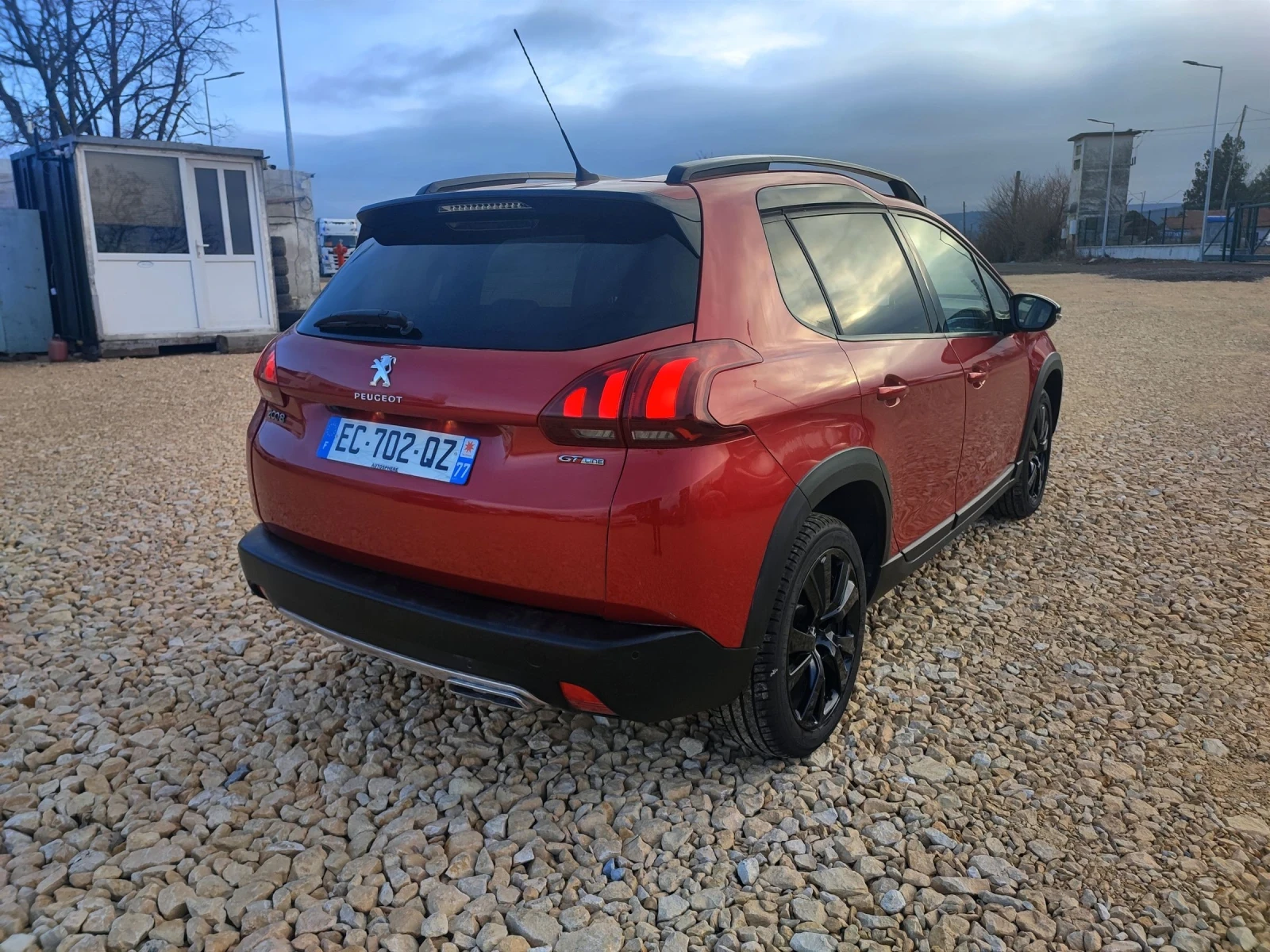 Peugeot 2008 1.2 e-THP GT Line - изображение 5