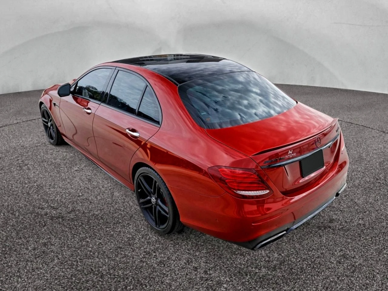 Mercedes-Benz E 63 AMG  - изображение 3