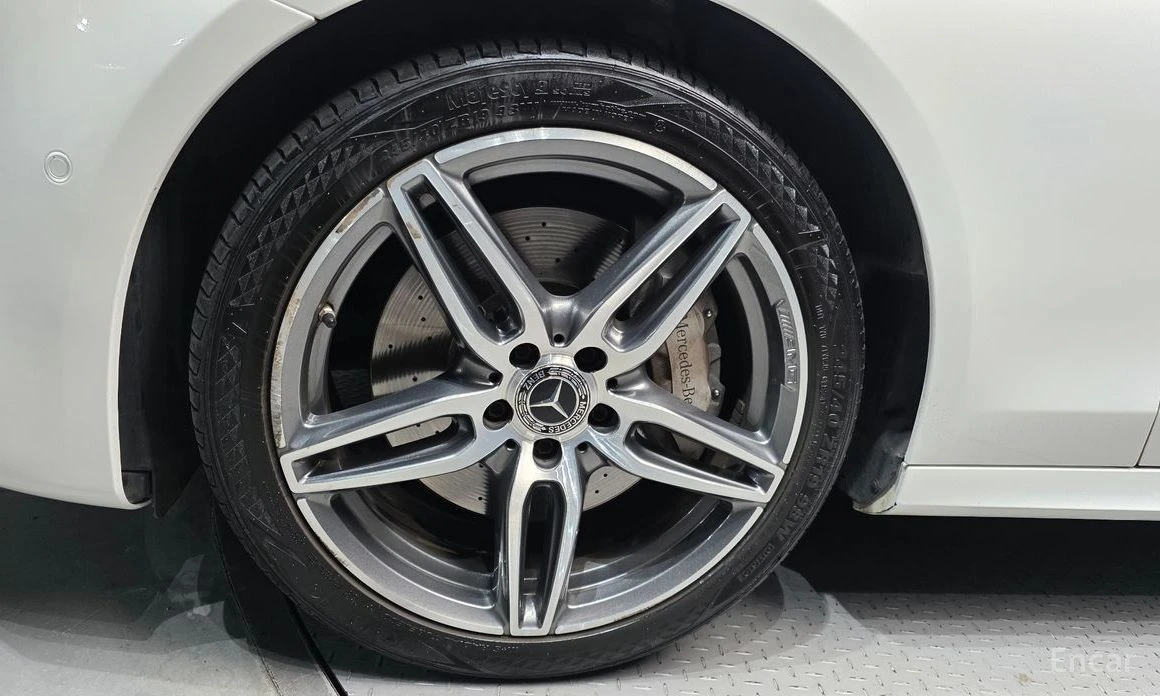 Mercedes-Benz E 350  - изображение 5