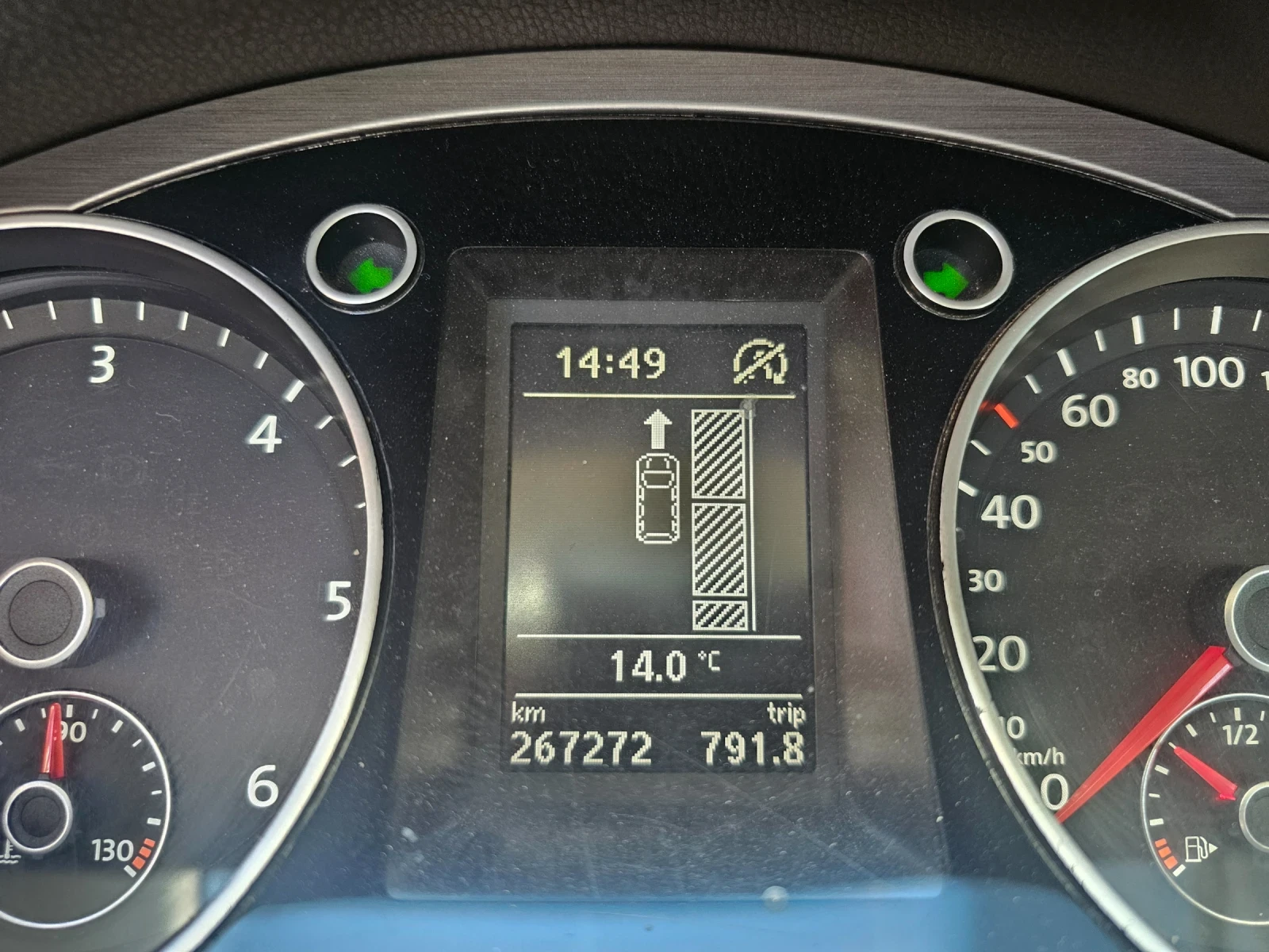 VW Passat 2.0TDI highline, снимка 9 - Автомобили и джипове - 54011185