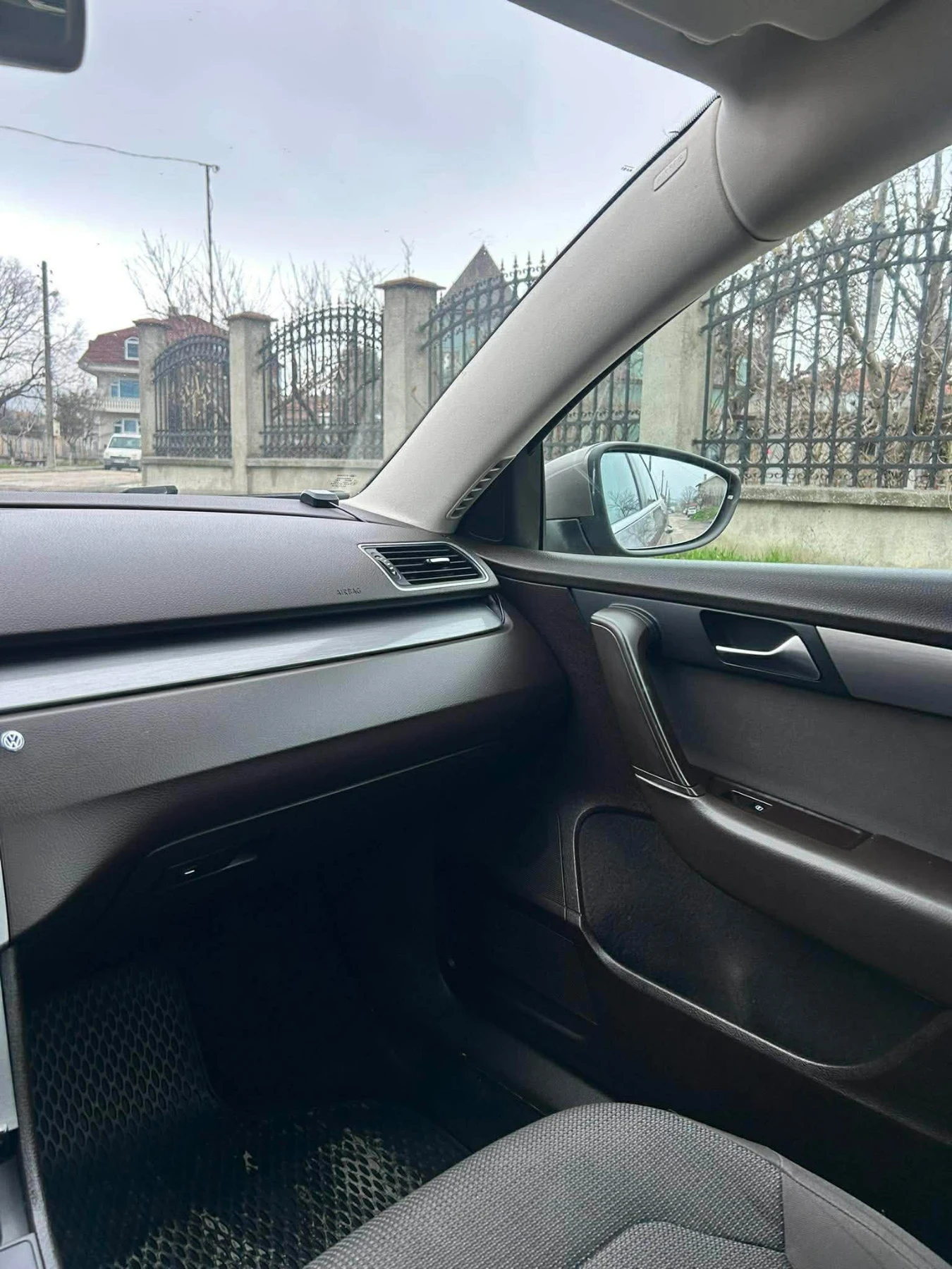 VW Passat 2.0TDI highline, снимка 12 - Автомобили и джипове - 54011185