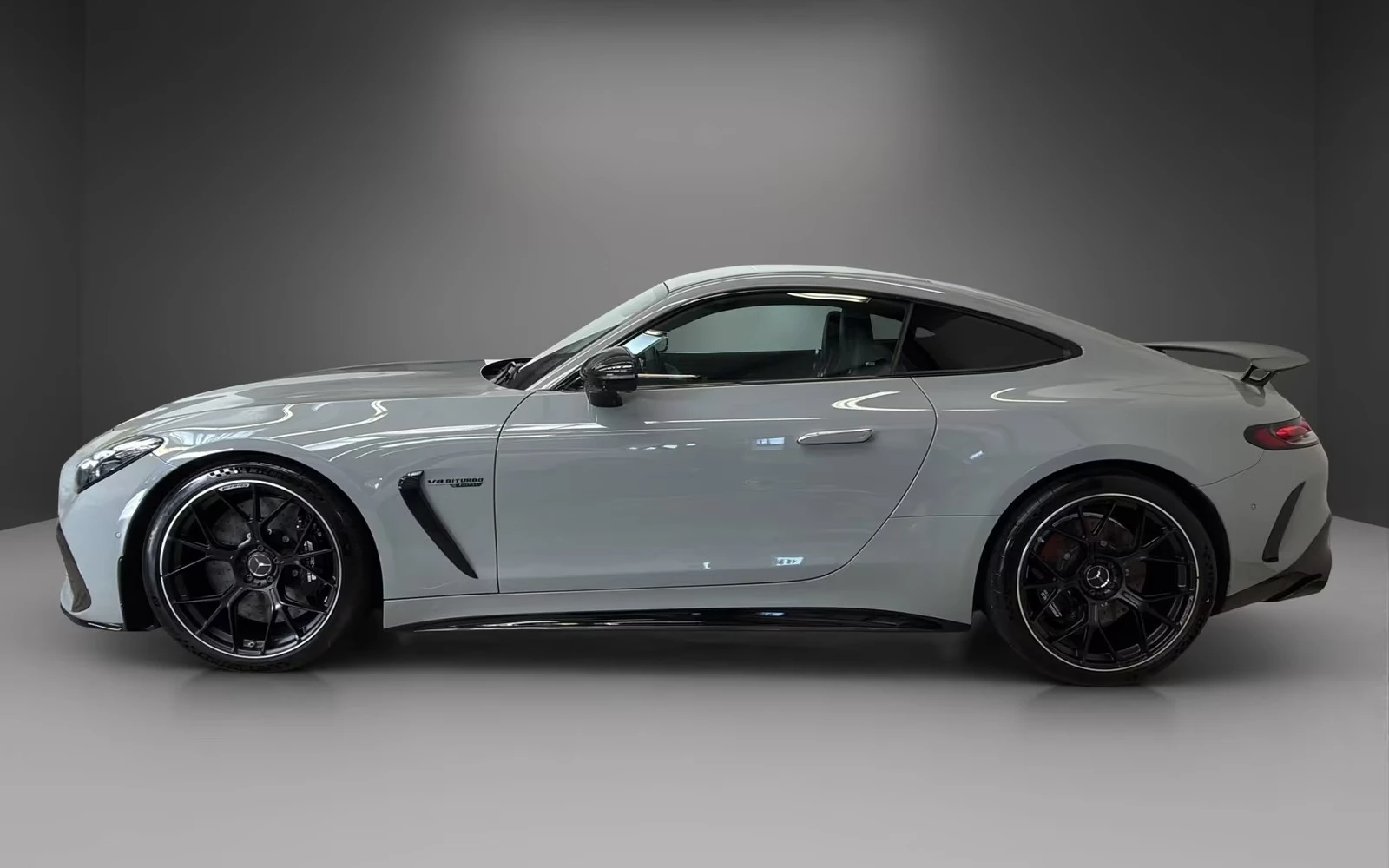 Mercedes-Benz AMG GT 63 PRO / COUPE / 4-MATIC+ / CARBON / NIGHT / BURM , снимка 4 - Автомобили и джипове - 54817679