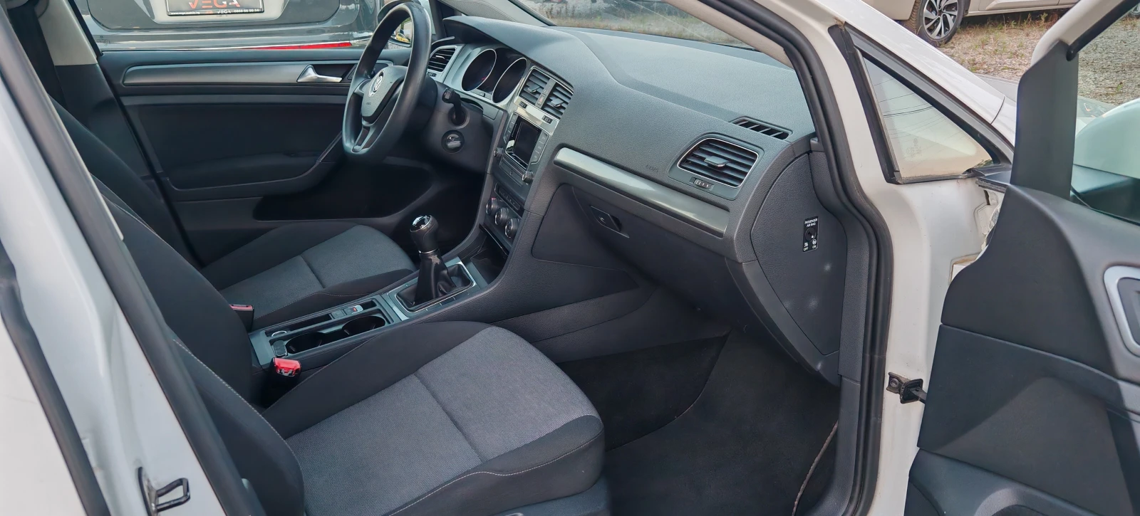 VW Golf 1.2 TSI E5B, снимка 14 - Автомобили и джипове - 54975905
