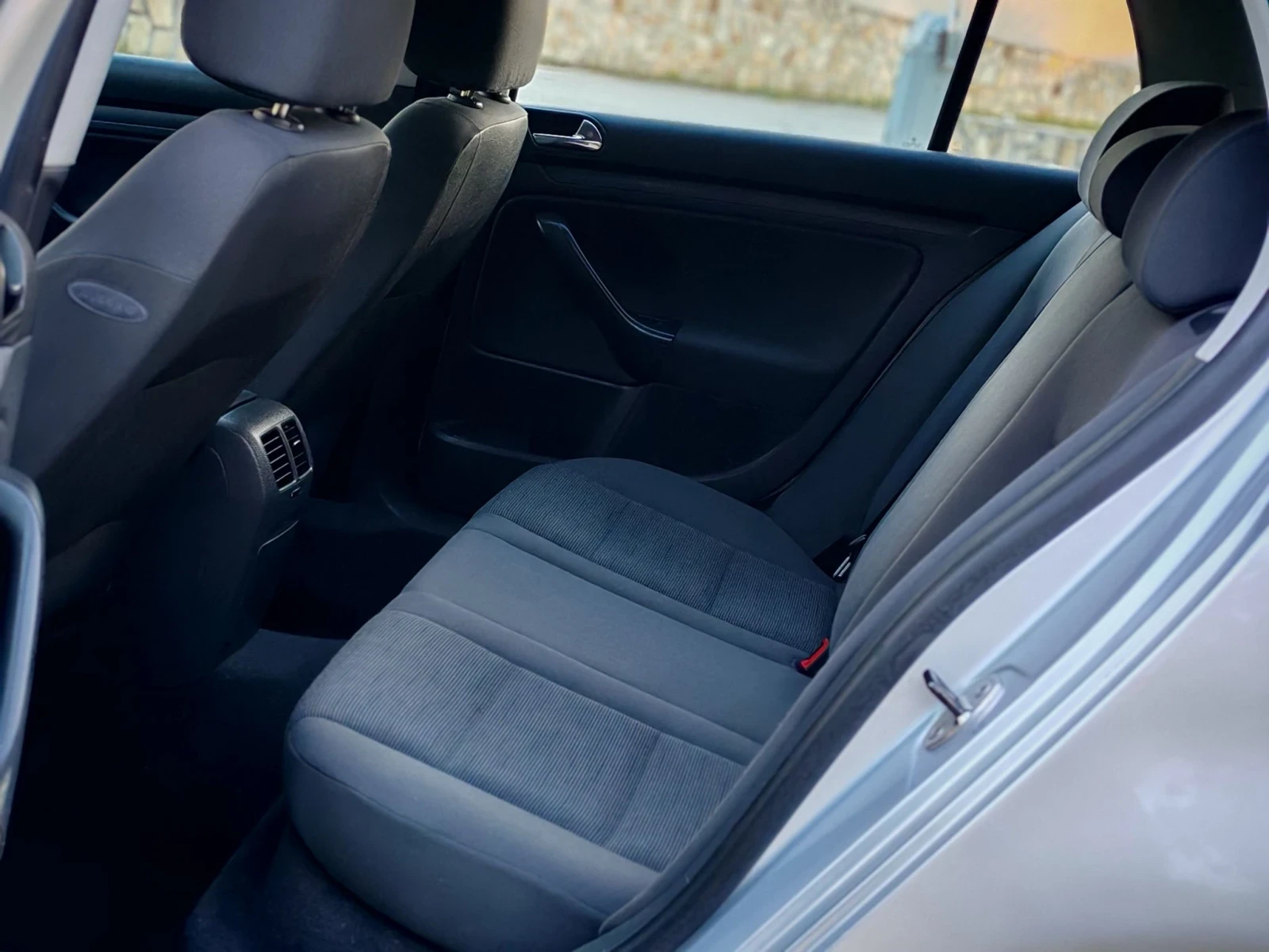 VW Golf 1.9TDI(BKC)(105)* КЛИМАТРОНИК* НОВ ВНОС* , снимка 15 - Автомобили и джипове - 55598657