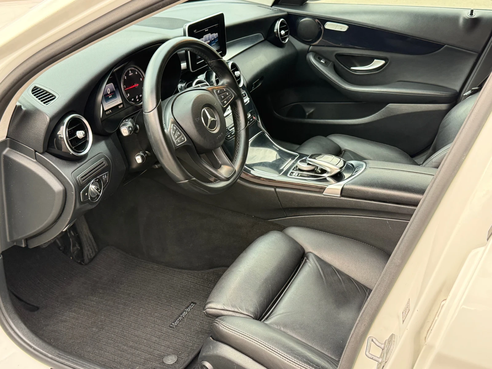 Mercedes-Benz C 220  Автоматик/Кожа/Навигация, снимка 10 - Автомобили и джипове - 56274722