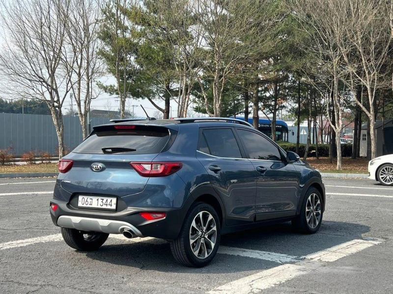 Kia Stonic Diesel 1.6 Trendy * НАЙ-ДОБРА ЦЕНА В БЪЛГАРИЯ* , снимка 6 - Автомобили и джипове - 52112564