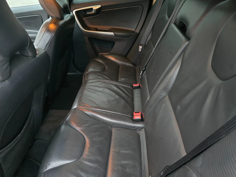 Volvo XC60 2.4D R-DISEGN, снимка 12 - Автомобили и джипове - 52654450