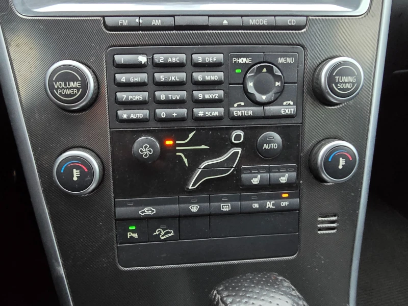 Volvo XC60 2.4D R-DISEGN, снимка 14 - Автомобили и джипове - 52654450
