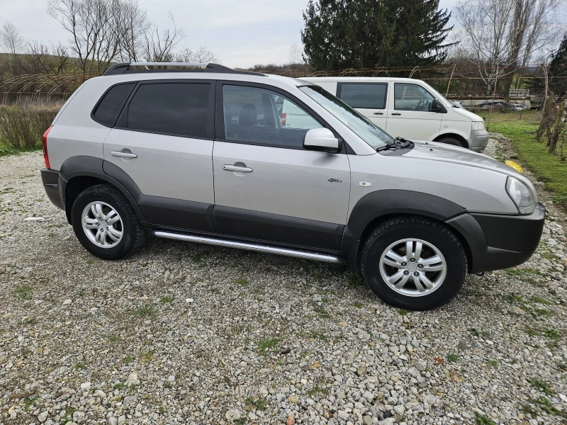 Hyundai Tucson 2.0 crdi, снимка 3 - Автомобили и джипове - 53475803