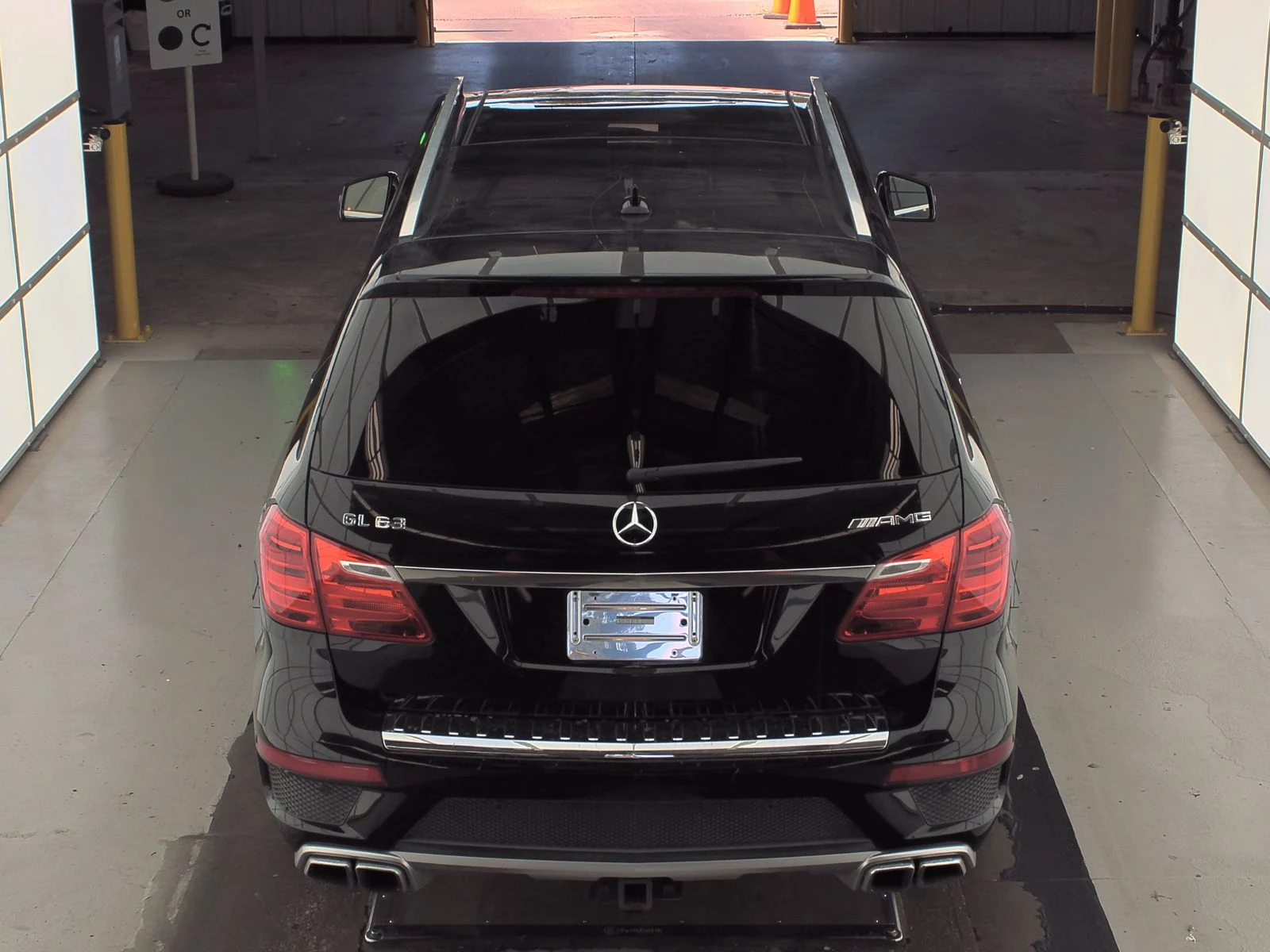Mercedes-Benz GL 63 AMG DESIGNO* МАСАЖ* 7МЕСТА* ОБДУХ* PERFORMANCE* B&O* D - изображение 4