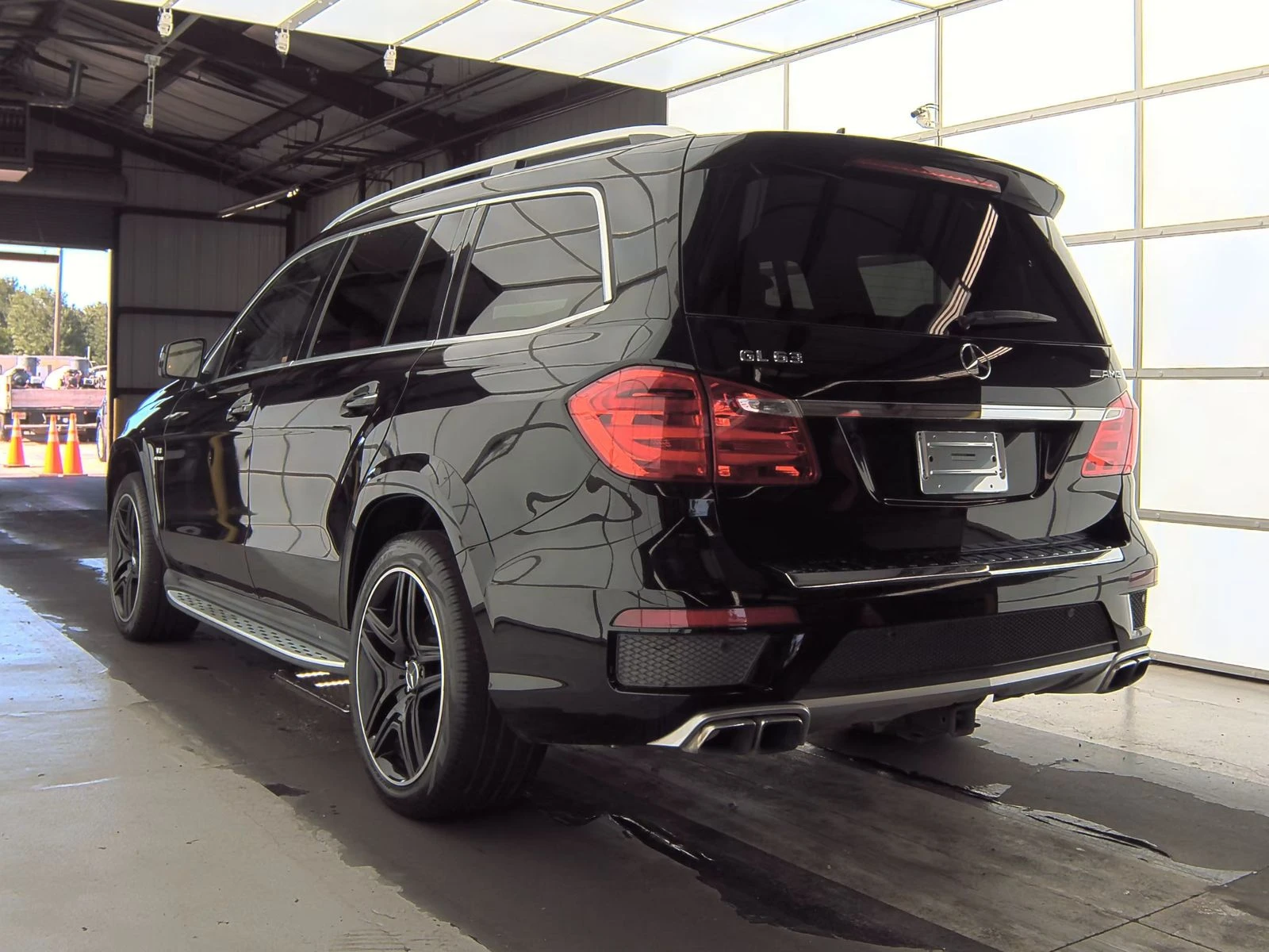 Mercedes-Benz GL 63 AMG DESIGNO* МАСАЖ* 7МЕСТА* ОБДУХ* PERFORMANCE* B&O* D - изображение 5