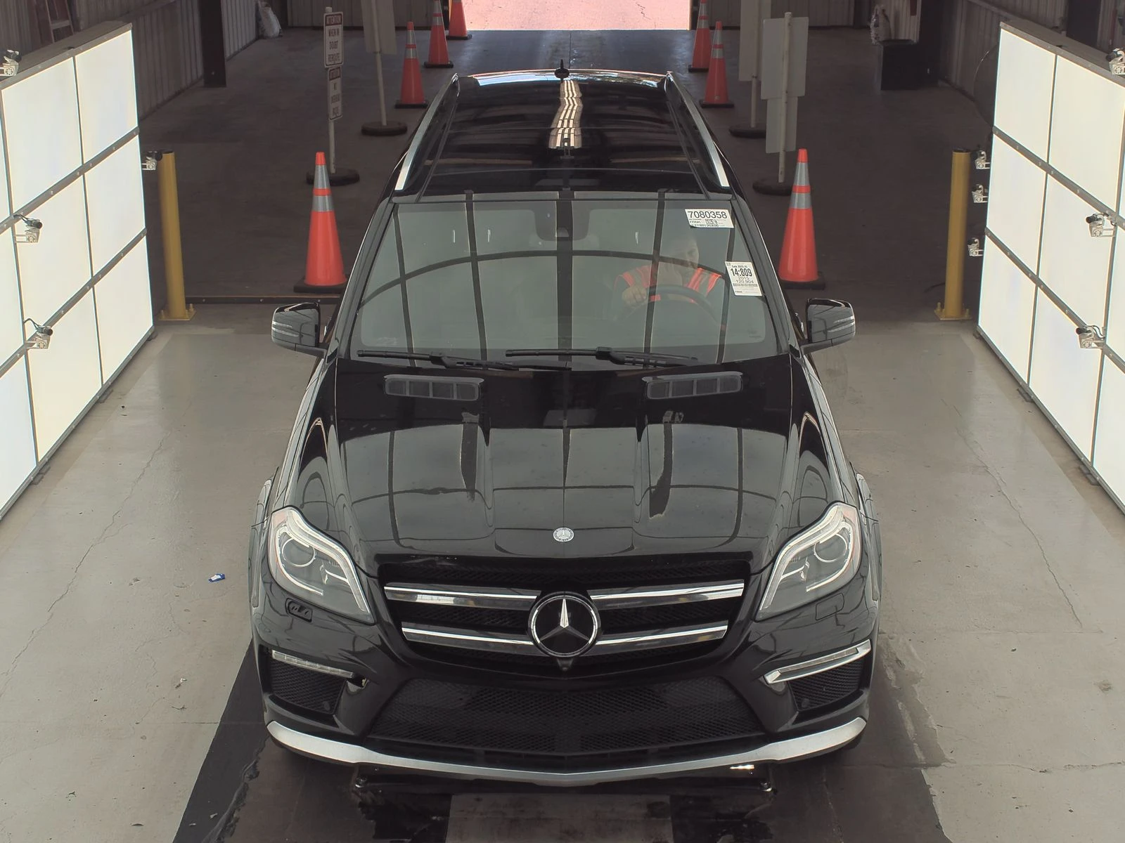 Mercedes-Benz GL 63 AMG DESIGNO* МАСАЖ* 7МЕСТА* ОБДУХ* PERFORMANCE* B&O* D - изображение 3