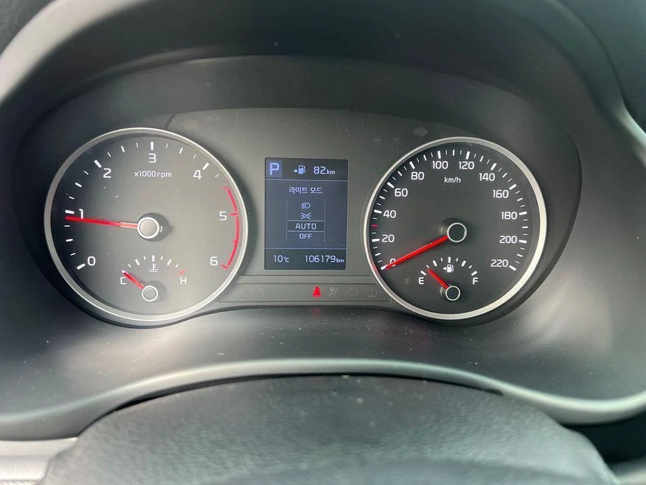 Kia Stonic Diesel 1.6 Trendy * НАЙ-ДОБРА ЦЕНА В БЪЛГАРИЯ*  - изображение 7