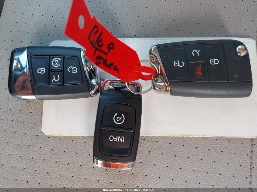 VW Tiguan SE R-Line Black * ������ ����* CARFAX | Mobile.bg � ����������� 11