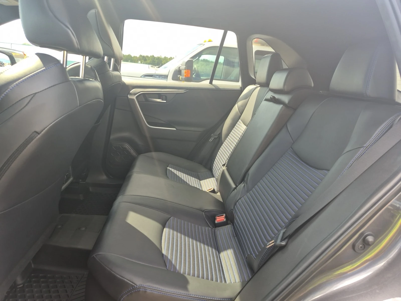 Toyota Rav4 * HYBRID XSE * AWD * 2 КЛЮЧА  * FACELIFT * CARFAX , снимка 9 - Автомобили и джипове - 56003197